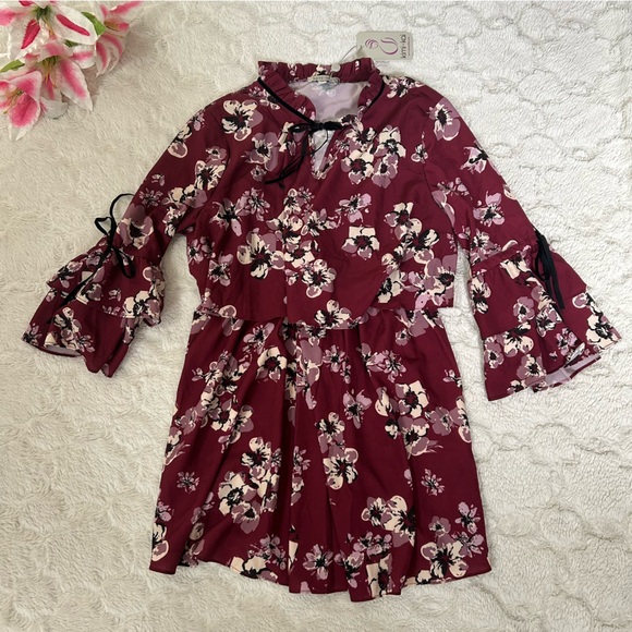 Kimi and Kai Tops - NWT Kimi & Kai Maternity Nursing Floral Tiered Panel Tunic Flutter Sleeve Medium